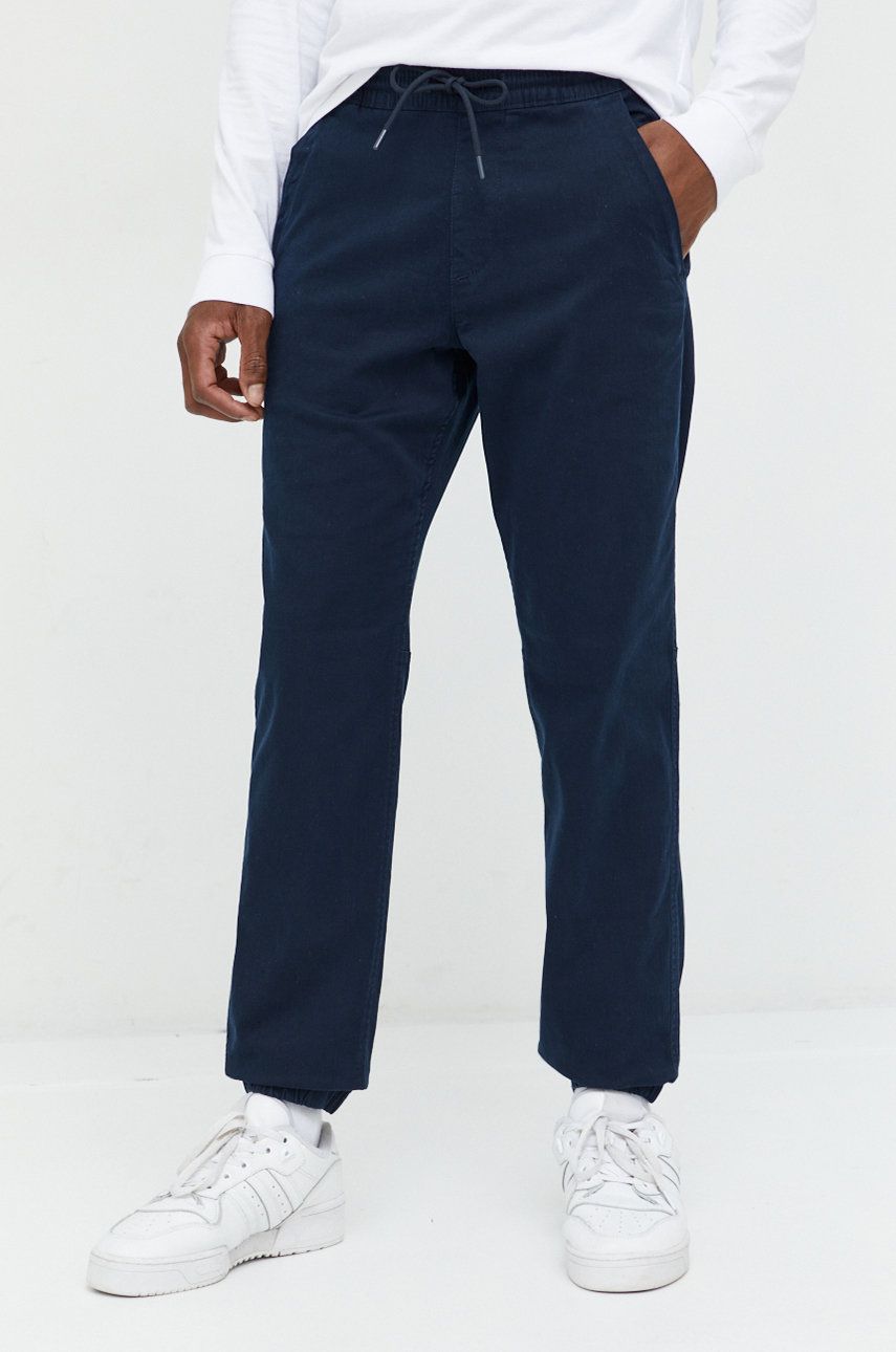 Imagine Abercrombie & Fitch pantaloni barbati, culoarea albastru marin