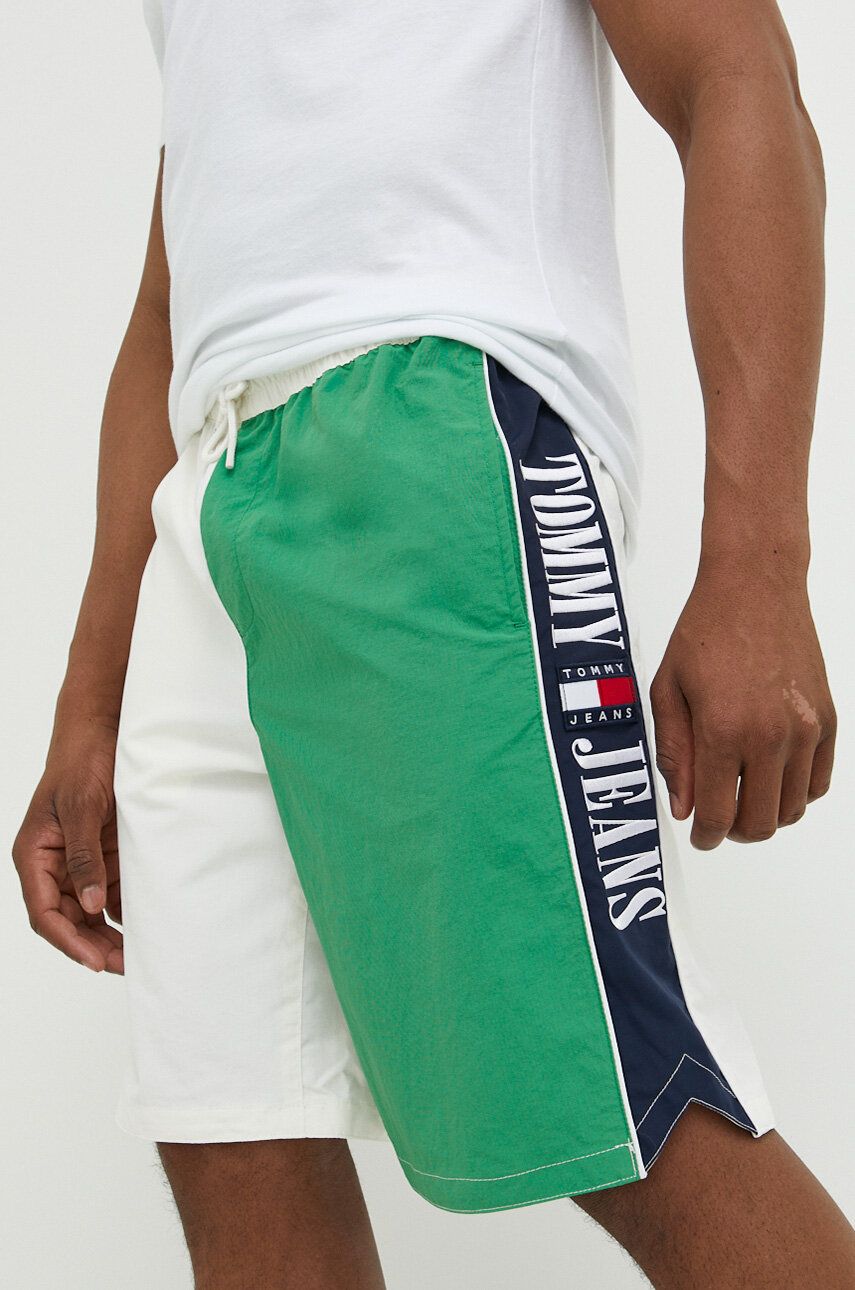 Imagine Tommy Jeans pantaloni scurti barbati, culoarea verde