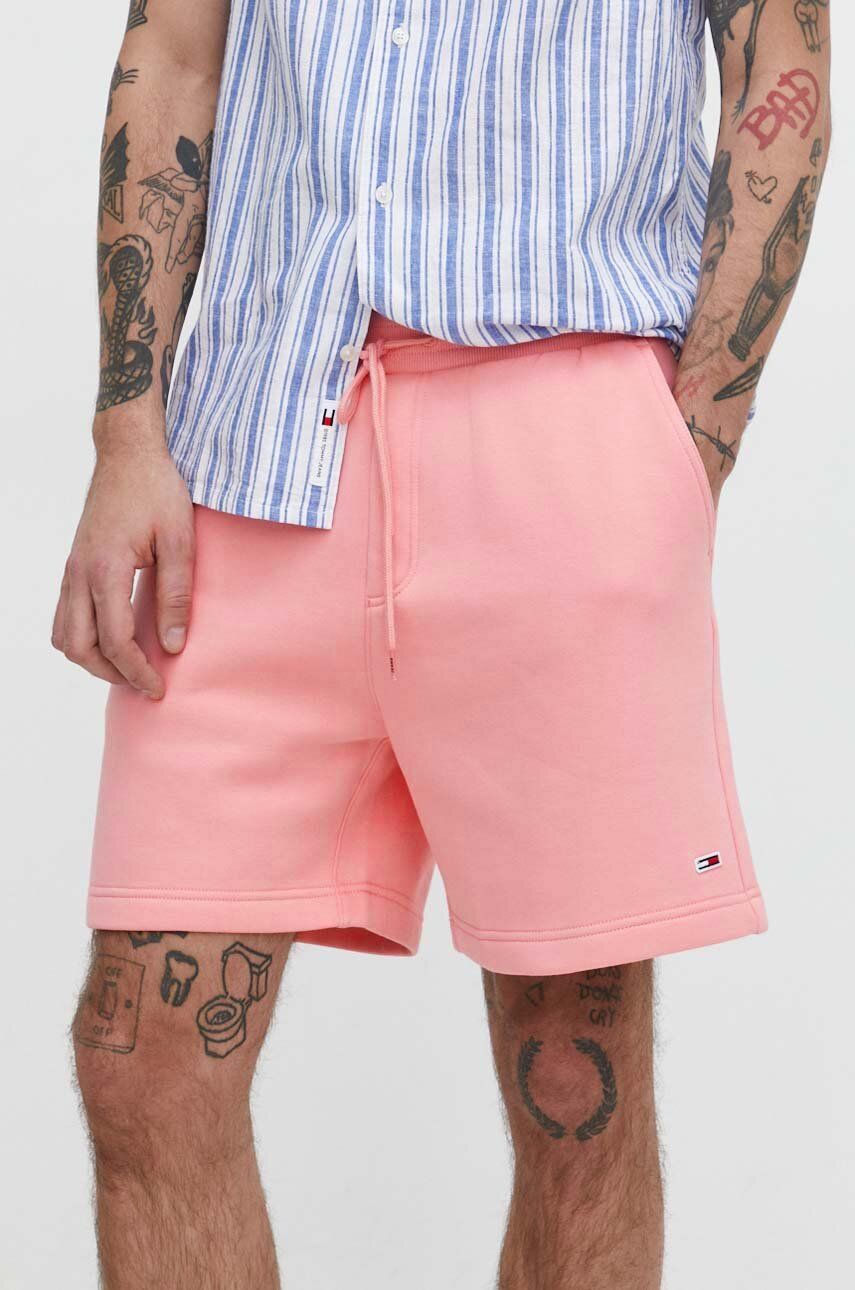 Imagine Tommy Jeans pantaloni scurți bărbați, culoarea roz DM0DM18978