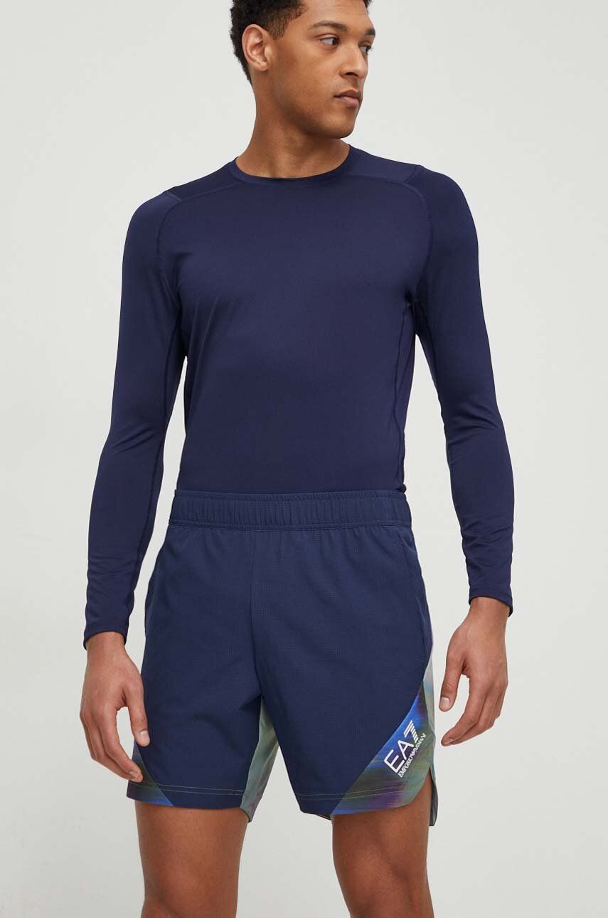 Imagine EA7 Emporio Armani pantaloni scurti barbati, culoarea albastru marin