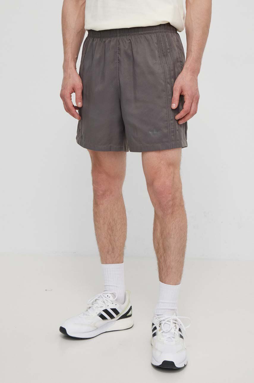 Imagine adidas Originals pantaloni scurti barbati, culoarea maro, IT7467