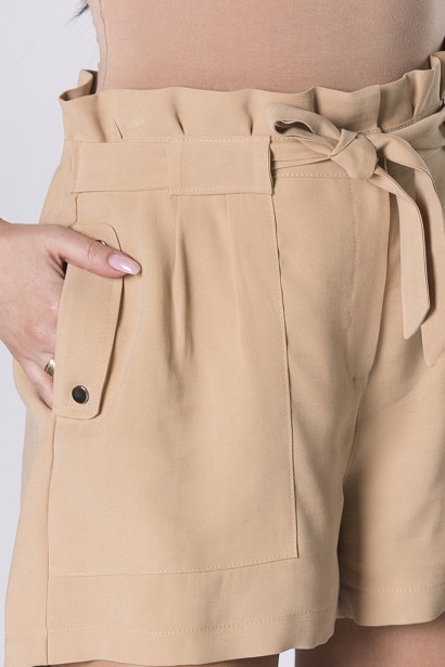 Imagine shorts with a paper bag waist