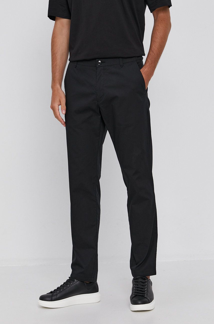 Imagine Sisley Pantaloni bărbați, culoarea negru, cu fason chinos