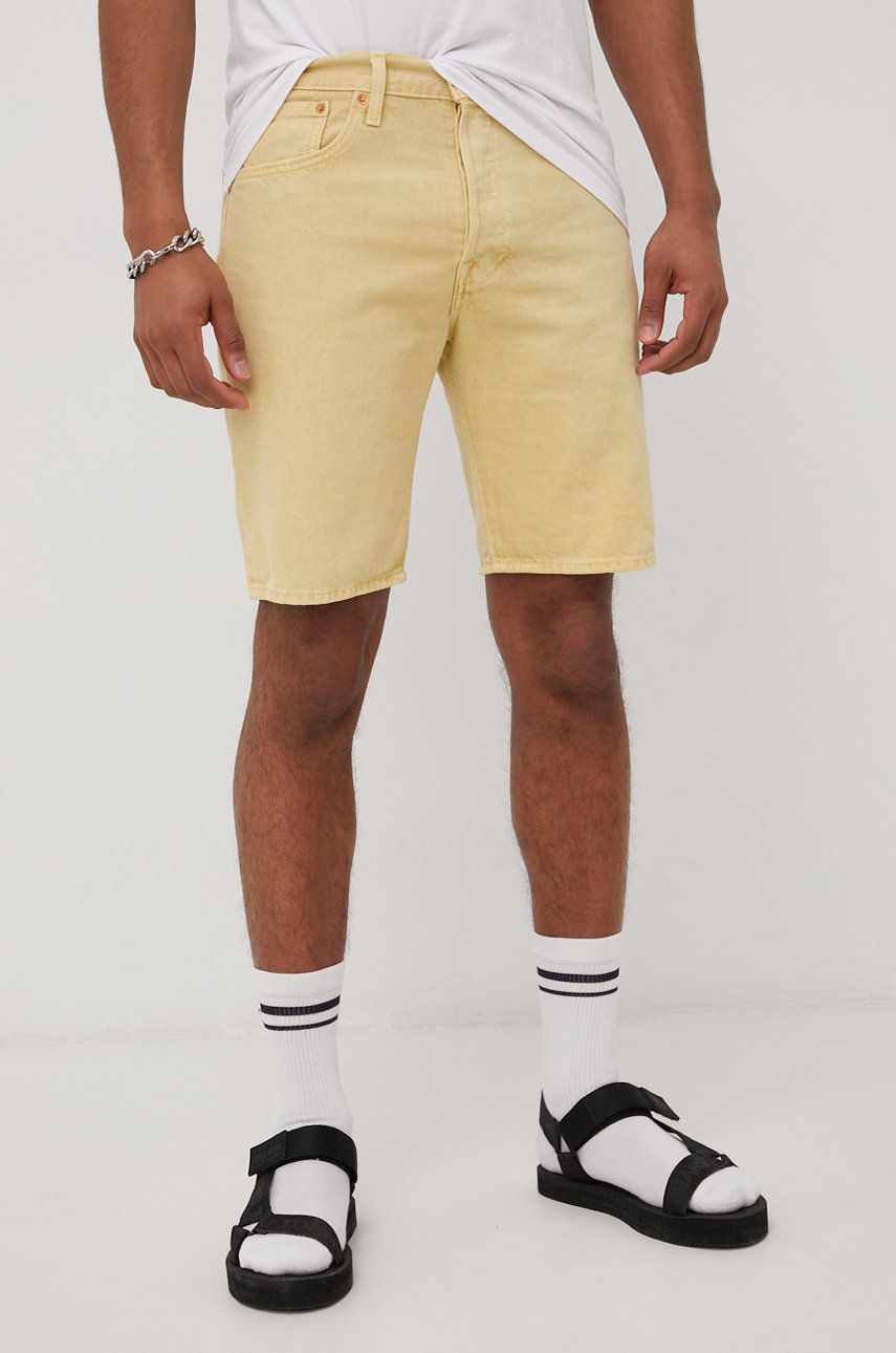 Imagine Levi's pantaloni scurti jeans barbati, culoarea galben